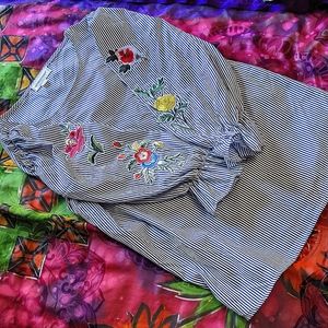 Peasant prairie striped embroidered top size L